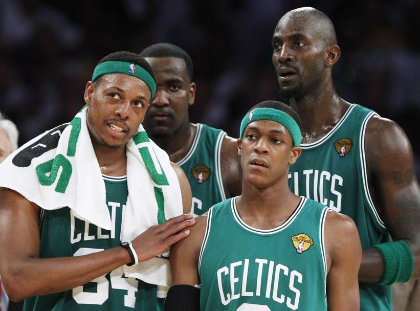 Pierce, Rondo, Garnett e Kendrick Perkins, nascosto dietro il capitano. Sono alcuni dei protagonisti delle Finals 2010. Reuters